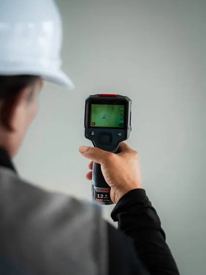 Herramienta de inspección: cámara termográfica detecta humedad en las paredes
